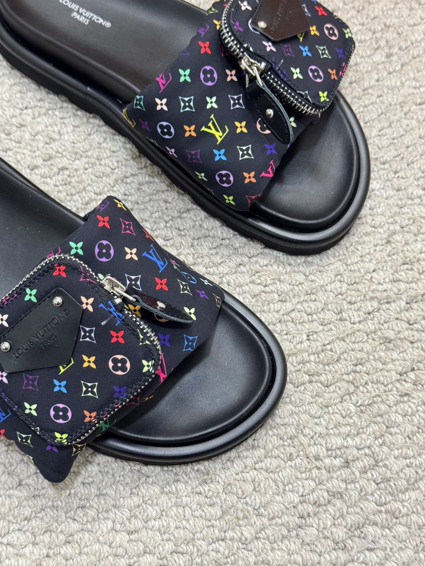 Men's shoes 💰400 [New style] 🦇🦇Top original order [Louis Vuitton] Couple style 👫Spring and summer style🎯🎯As an active family in the fashion industry ⭐ Lv is characterized by bold innovation ⚡Fabric down cloth🔥 Combined outsole, clean and tidy ⚡Fashionable and generous🌹Multiple colors available..Size: 36-44 (45 customized
